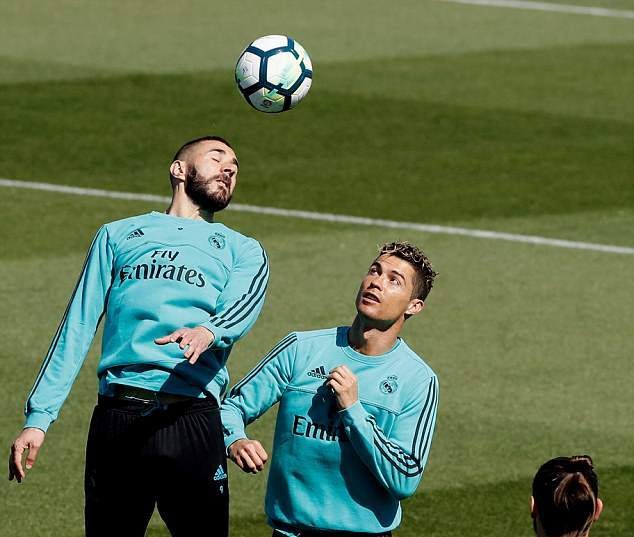 Quên El Clasico, dàn sao Barcelona vui cả đêm cùng dàn WAGs xinh đẹp - Bóng Đá