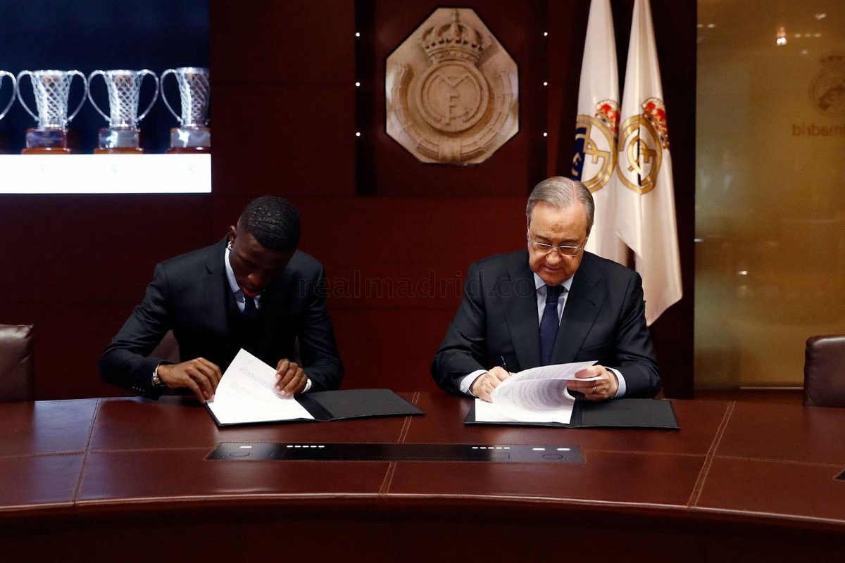 chùm ảnh vinicius jr ra mắt real - Bóng Đá