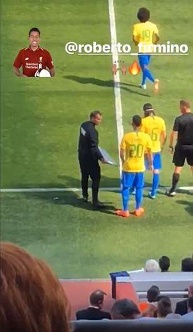 Alex Oxlade-Chamberlain chống nạng đến Anfield xem đồng đội thi đấu - Bóng Đá