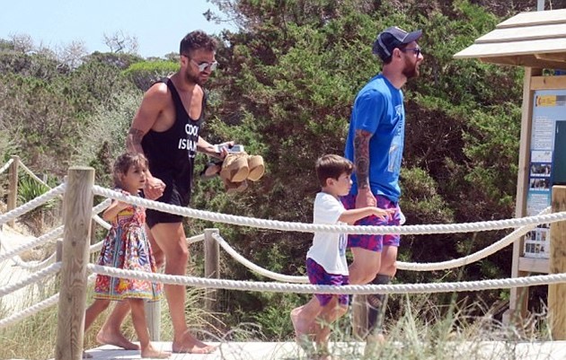 Messi hạnh phúc bên... Fabregas tại đảo Balaeric  - Bóng Đá