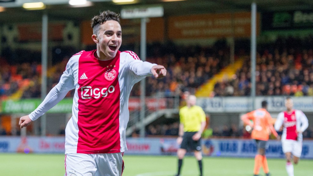 Tiền vệ Ajax đột quỵ - Bóng Đá
