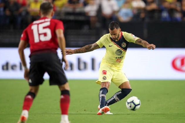 Mata ghi bàn nhưng tân binh của Mourinho mới là 