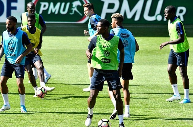 Vừa lên tuyển, Kylian Mbappe đã gặp vận đen - Bóng Đá