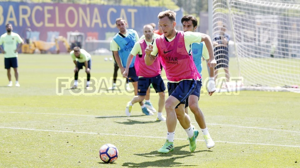 barca tập luyện - Bóng Đá
