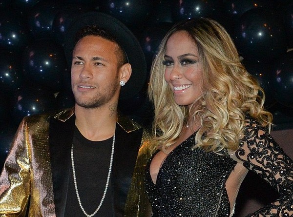 Đồng đội cưa đổ em gái Neymar - Bóng Đá