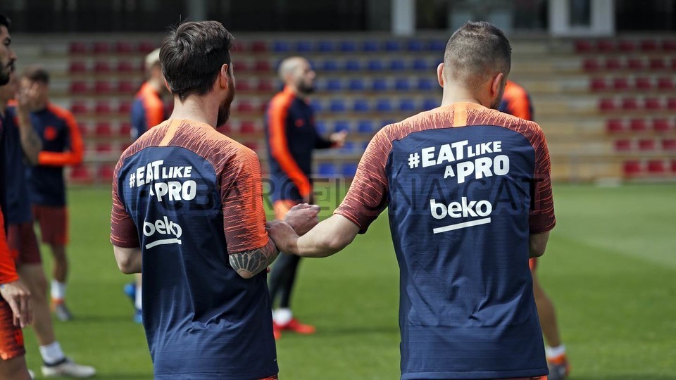 Đội hình đáo hạn hợp đồng hay nhất Ngoại hạng Anh: Siêu tiền đạo Ibrahimovic - Bóng Đá