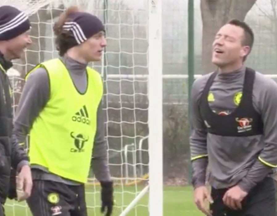 Làm gương cho học trò, Joachim Low tập thể dục buổi sán hưởng cái nắng Sochi - Bóng Đá
