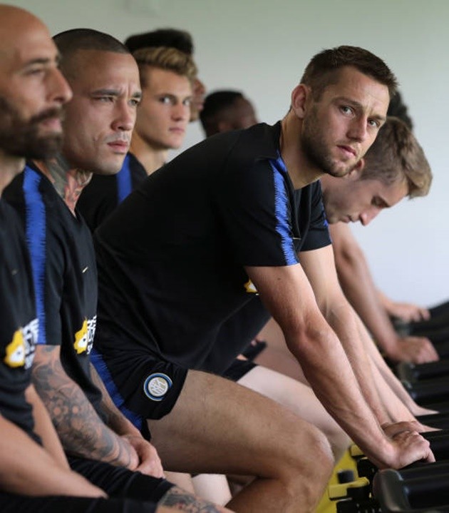 Icardi cực kì tinh nghịch trong ngày Inter hội quân - Bóng Đá