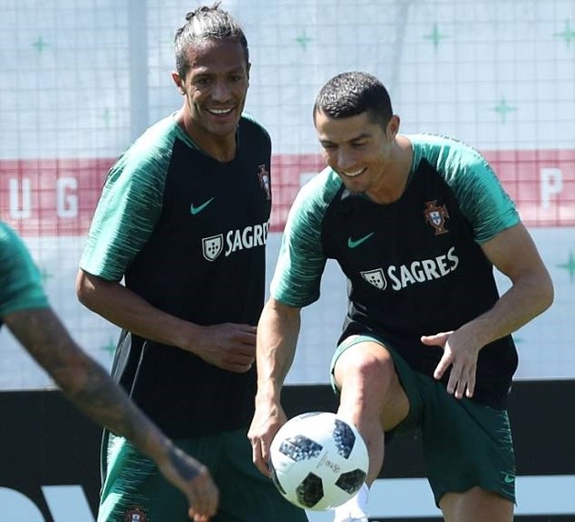 Hậu hat-trick, Ronaldo tiếp tục luyện tuyệt kĩ trên sân tập - Bóng Đá