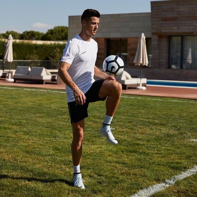 Choáng váng với tiện nghi như khách sạn 5 sao trong căn nhà rao bán của CR7 - Bóng Đá