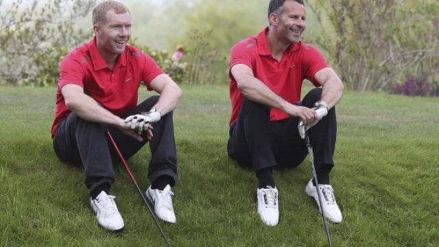 Carrick trổ tài đánh golf cùng Scholes và Nicky Butt - Bóng Đá