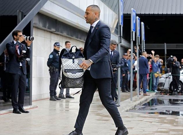Dàn sao Man Utd lái siêu xe đến sân tập - Bóng Đá