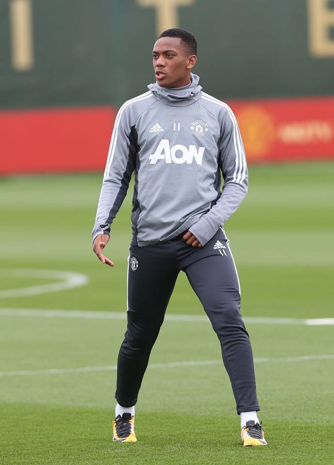 Người bí ẩn trở lại, xuất hiện trên sân tập Man Utd - Bóng Đá