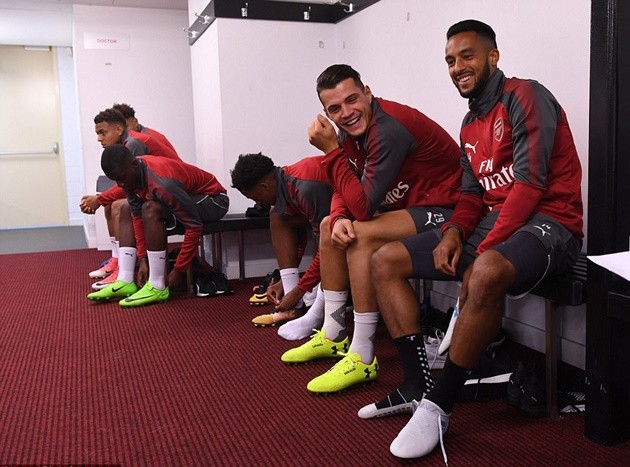 Arsenal phấn khích, làm quen sân Sydney - Bóng Đá