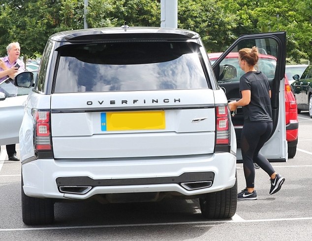 Coleen Rooney tất bật chuẩn bị hành lý cho chồng chuyển đến Everton - Bóng Đá