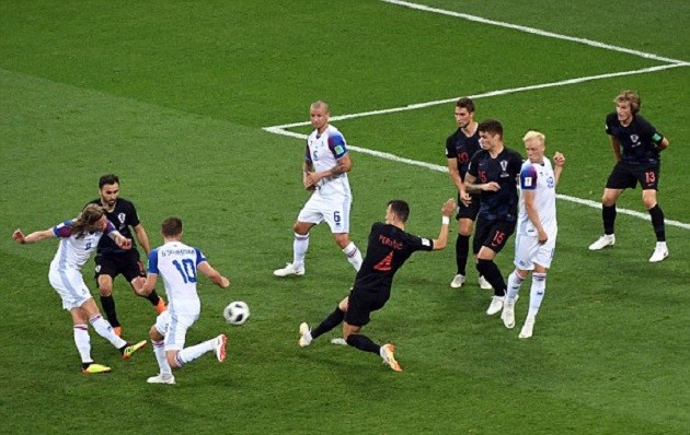 Chiến đấu đổ máu, Iceland vẫn cay đắng rời giải vì sai lầm hàng thủ - Bóng Đá