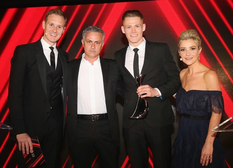 Toàn cảnh lễ trao giải Cầu thủ xuất sắc nhất năm Man Utd - Bóng Đá
