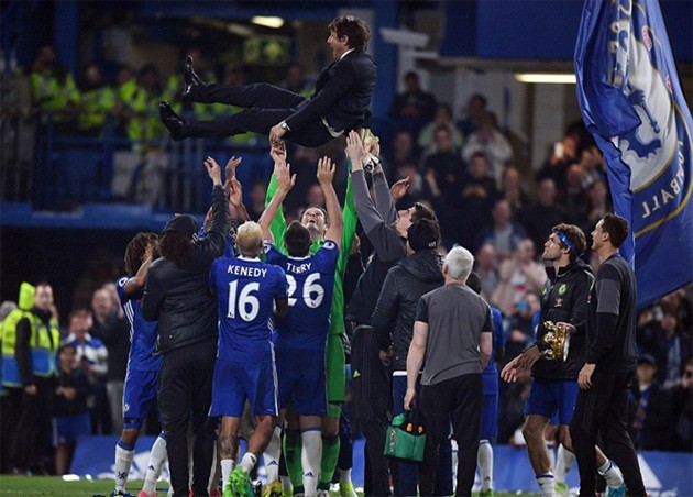 Bà xã Conte bật khóc trong ngày Stamford Bridge chào đón tân vương - Bóng Đá