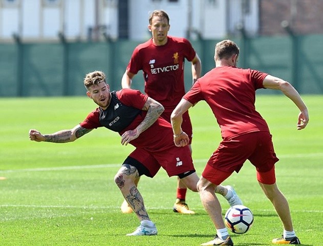 The Kop hăng say tập luyện trong ngày đầu hội quân - Bóng Đá