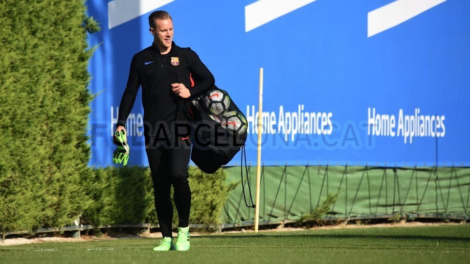 các ngôi sao bóng rổ chụp hình với các ngôi sao barca - Bóng Đá
