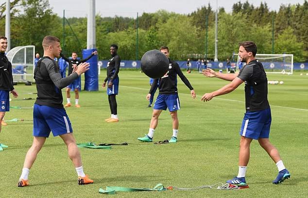Chelsea tập bài lạ, quyết hạ Man Utd - Bóng Đá