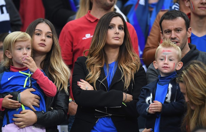 Dàn WAGS tuyển Pháp sẵn sàng đốt cháy khán đài World Cup - Bóng Đá