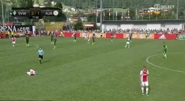 Tiền vệ Ajax đột quỵ - Bóng Đá
