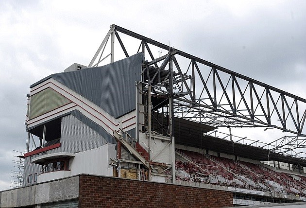 Sân Upton Park hơn 100 năm tuổi tan hoang thảm thương - Bóng Đá