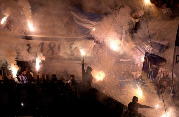 Hooligan phá nát trận đấu của Hertha Berlin - Bóng Đá