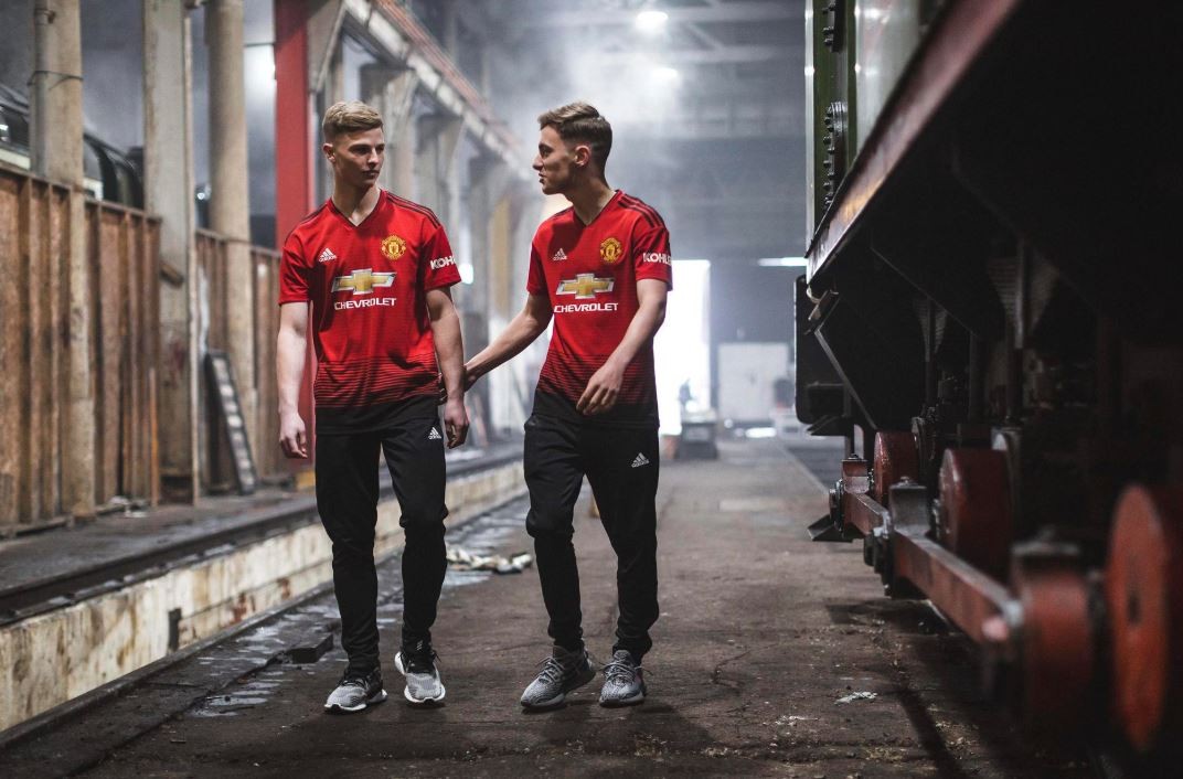 Man Utd chính thức ra mắt áo đấu sân nhà mùa 2018/19: Pogba cực ngầu - Bóng Đá