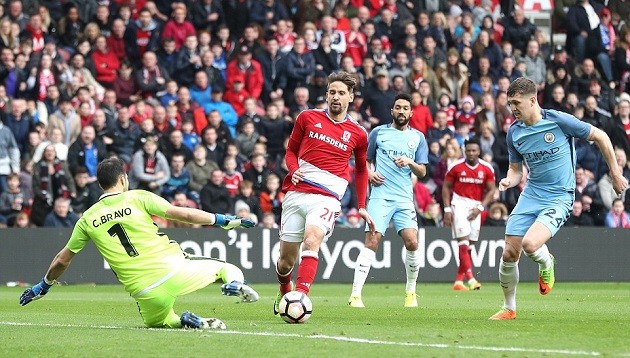 Carrick trổ tài đánh golf cùng Scholes và Nicky Butt - Bóng Đá