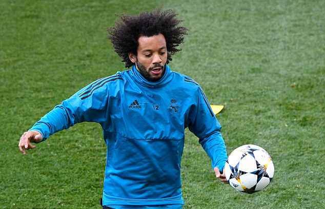 Chờ đón Bayern, Ronaldo ra ám hiệu lạ - Bóng Đá