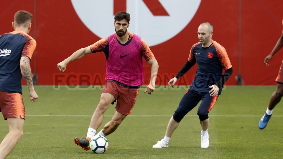 Đấu Chelsea, Arsenal tung đội hình 3 hậu vệ - Bóng Đá