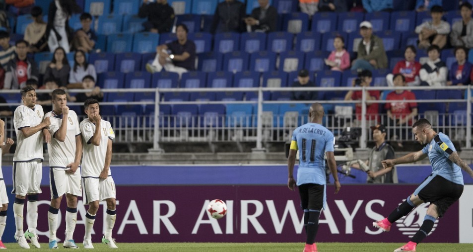 HLV Evani cúi mặt, U20 Italia tâm phục khẩu phục trước U20 Uruguay - Bóng Đá