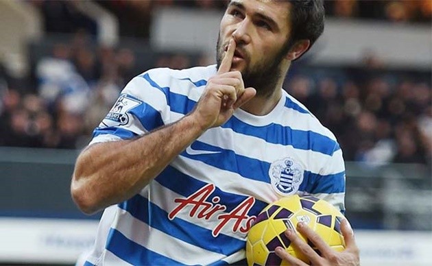Charlie Austin tình tứ bên người đẹp tại 