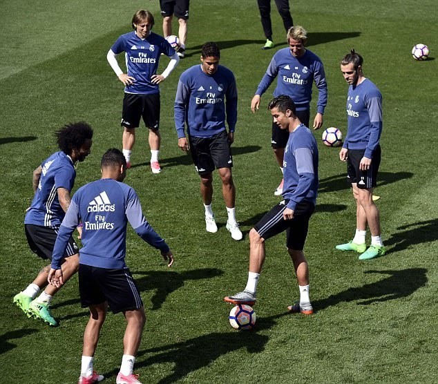 buổi tập của Real và Barca - Bóng Đá
