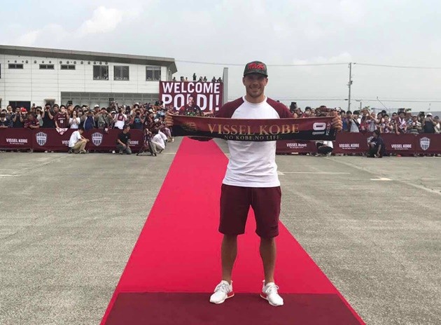 Lukas Podolski cười mỏi miệng trong ngày mắt khán giả Nhật Bản - Bóng Đá