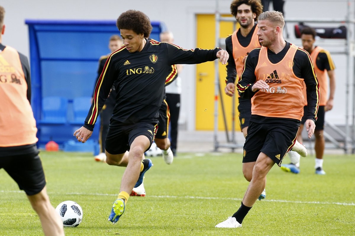 cận cảnh de bruyne phạm lỗi với adnan januzai - Bóng Đá