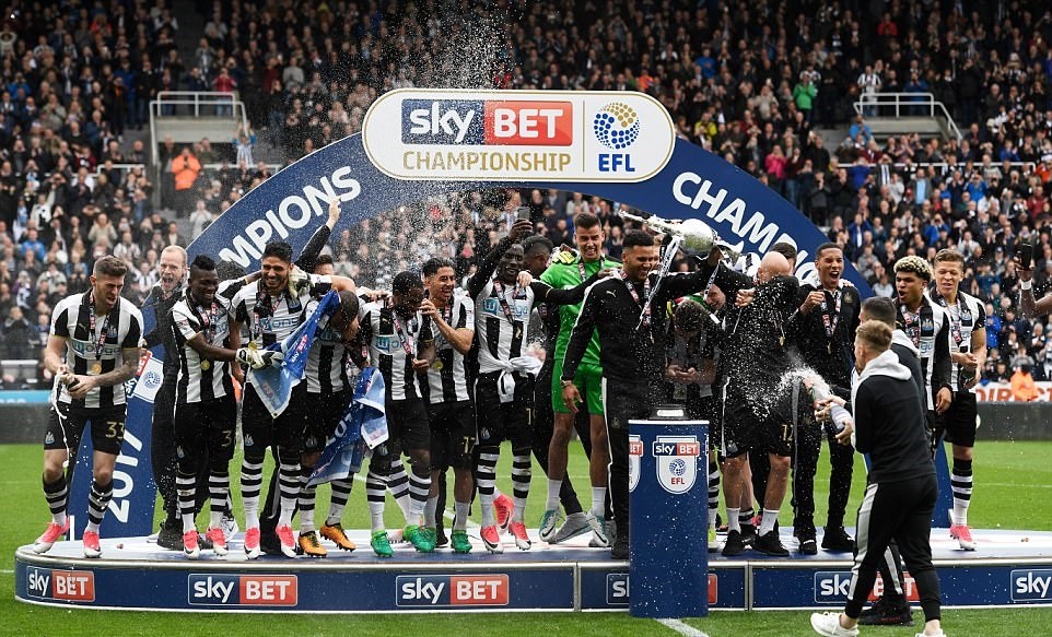 Chùm ảnh Newcastle vo địch - Bóng Đá