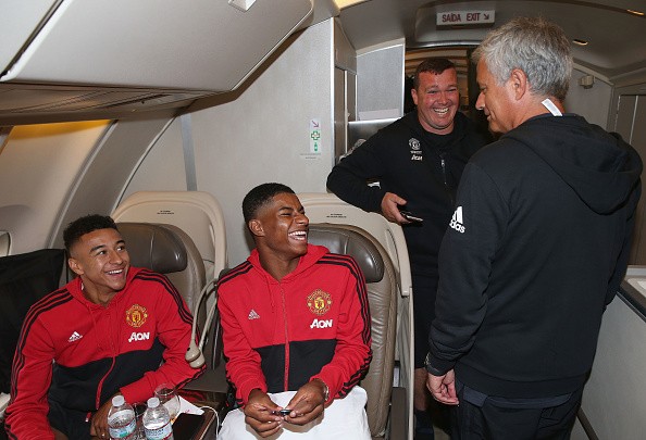 Dàn sao Man United rạng rỡ trong chuyến bay đến Mỹ - Bóng Đá