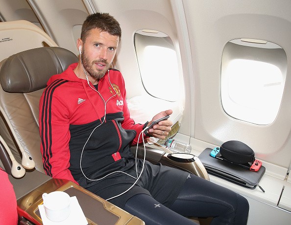 Dàn sao Man United rạng rỡ trong chuyến bay đến Mỹ - Bóng Đá
