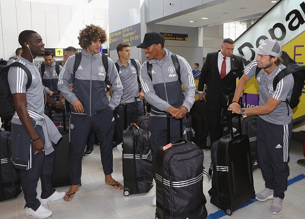 Dàn sao Man United rạng rỡ trong chuyến bay đến Mỹ - Bóng Đá
