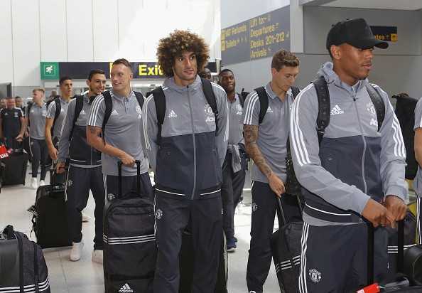 Dàn sao Man United rạng rỡ trong chuyến bay đến Mỹ - Bóng Đá