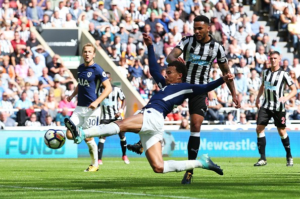 Newcastle 0-2 Tottenham: Chiếc thẻ đỏ tai hại - Bóng Đá