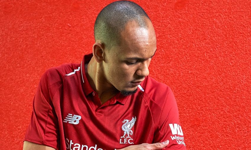 Fabinho rạng rỡ khoe áo đấu Liverpool - Bóng Đá