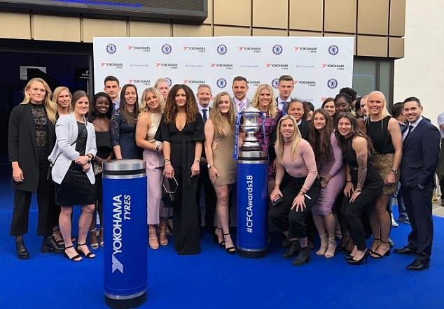 Gala trao giải cuối năm của Chelsea: Willian giành cú đúp giải thưởng - Bóng Đá