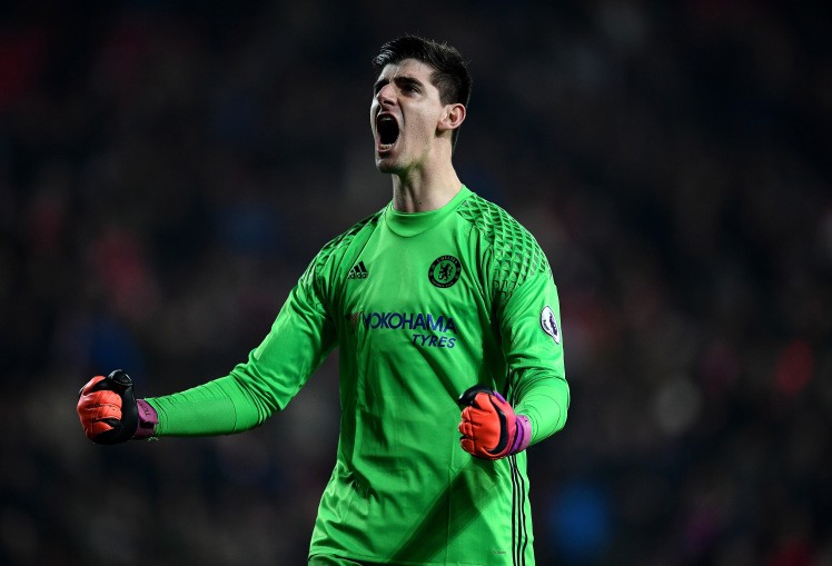 Thầy trò HLV Mourinho tươi tắn đến Brighton cho trận đấu sớm - Bóng Đá