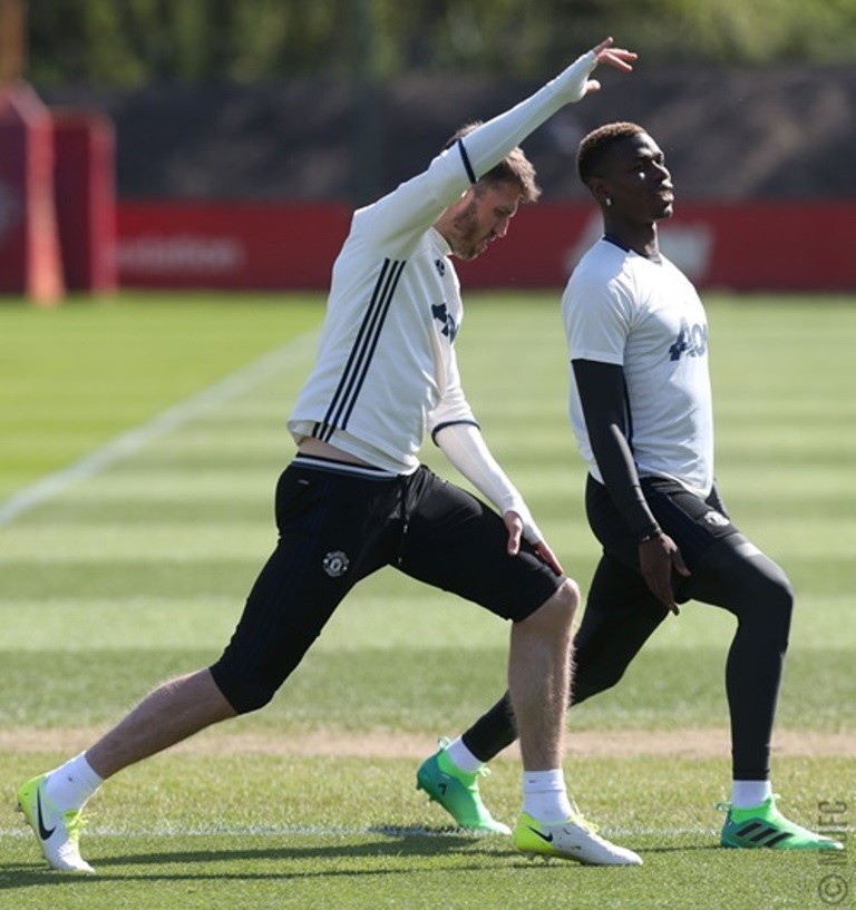 Giữa bão chấn thương, dàn sao Man United vẫn cực nhắng trên sân tập - Bóng Đá