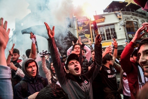 Lyon chiến thắng kịch tính Besiktas trên chấm phạt đền - Bóng Đá