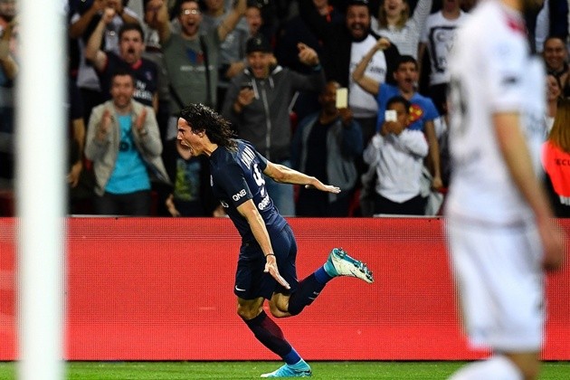 Cavani thăng hoa, PSG thắng dễ Guingamp - Bóng Đá